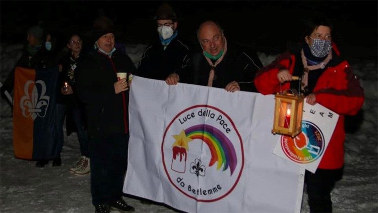 Ancora un immagine dell'incontro tra gli scout austriaci e quelli italiani al confine di Coccau (Tarvisio)