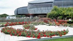 Auditorium_Parco_della_Musica_Roma_terrazza_in_rossoAEM.jpg