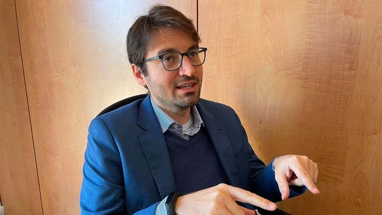 Filipe Domingues na conversa com padre Bruno Franguelli SJ