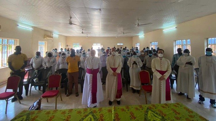 Momento da visita de Gallagher em Juba