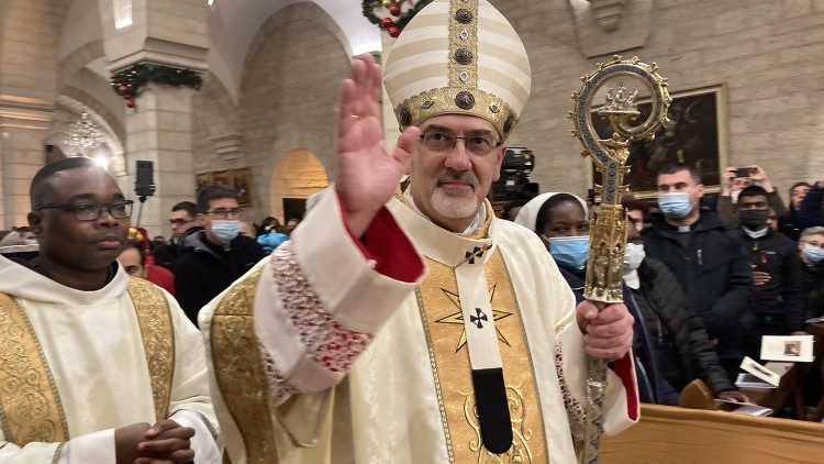 Il Patriarca Pizzaballa nella notte di Natale a Betlemme (foto di Beatrice Guarrera)