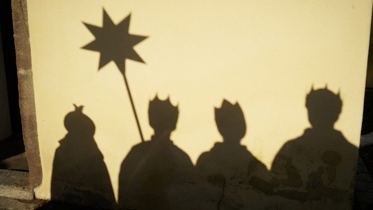 Sternsinger unterwegs: Drei Könige, ein Sternträger