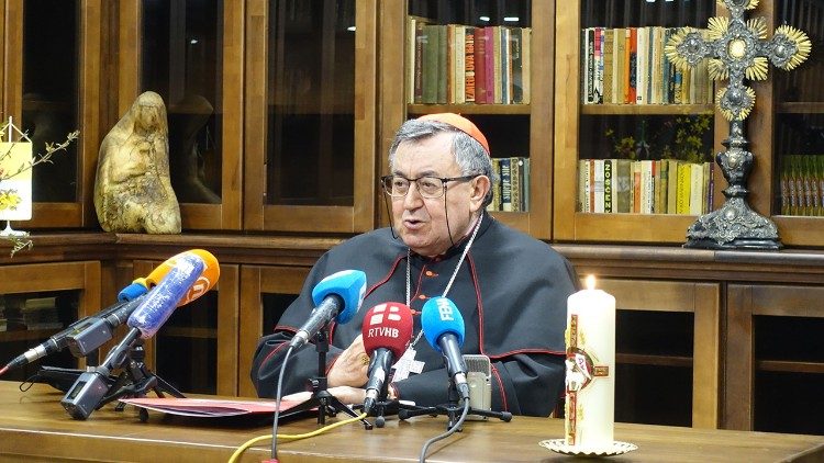 En avril 2021, le cardinal Vinko Puljic, partageant son message pour Pâques.  