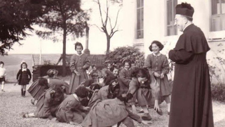 Alcune immagini di don Umberto Terenzi, fondatore della Congregazione delle Figlie della Madonna del Divino Amore