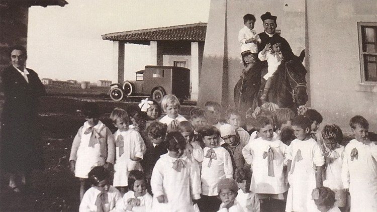 Alcune immagini di don Umberto Terenzi, fondatore della Congregazione delle Figlie della Madonna del Divino Amore