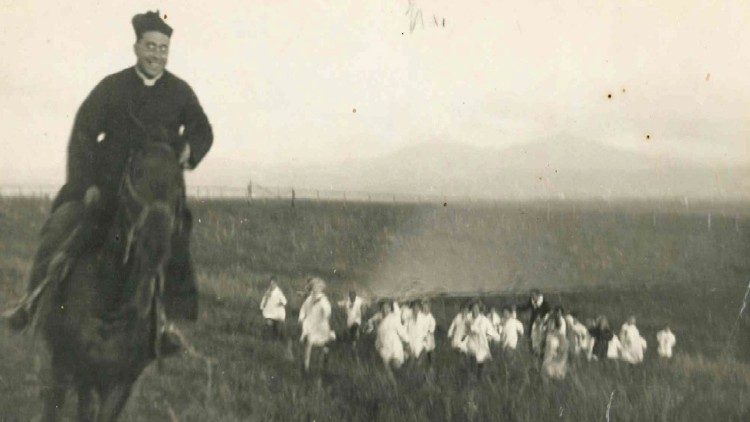 Alcune immagini di don Umberto Terenzi, fondatore della Congregazione delle Figlie della Madonna del Divino Amore