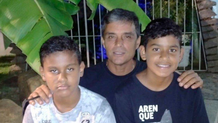 Antonio com os filhos