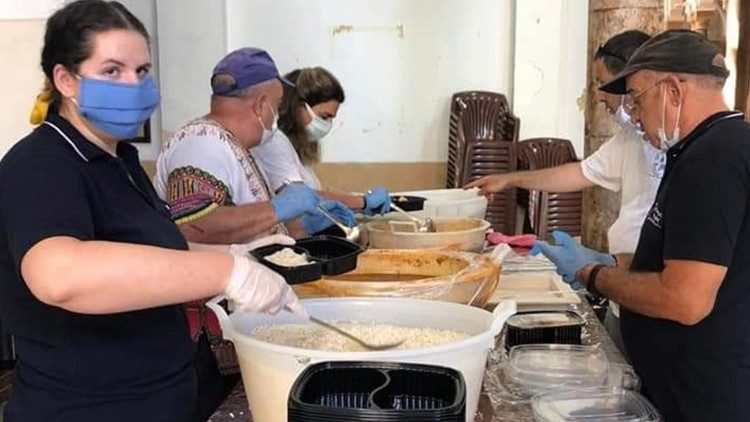 Il servizio per distribuire pasti nell'emergenza successiva all'esplosione