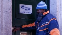 migranti-accoglienza-ingresso-porta-Jesuit-Refugee-Service-foto-Centro-Astalli---ph.-Franc.jpg