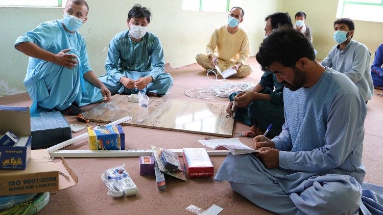 Rifugiati a scuola in tempo di pandemia