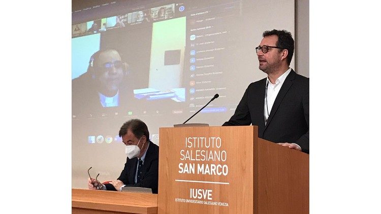 In collegamento don Kureethadam