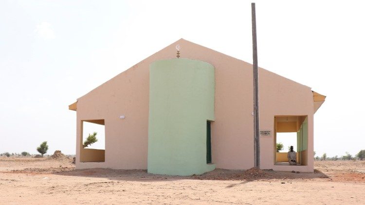 Am 12. April wurde die Moschee eingeweiht, genauso wie die Kirche und die ganze Siedlung (Foto: Hebron Giwa - Missio Aachen)