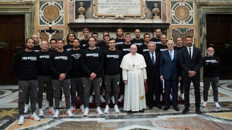 Udienza del Papa alla squadra di pallanuoto della Pro Recco 