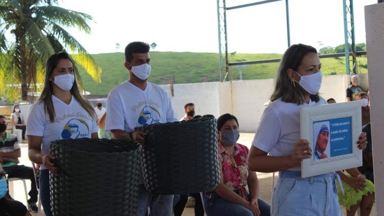 Jovens da Paróquia Nossa Senhora da Penha no Distrito de Morro do Coco 