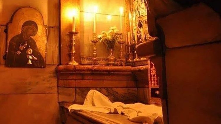 L'interno del Santo Sepolcro