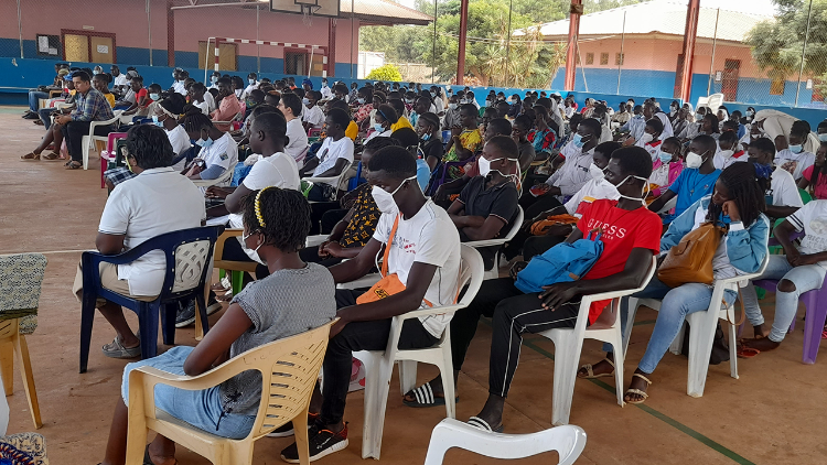 Jovens e adolescentes africanos