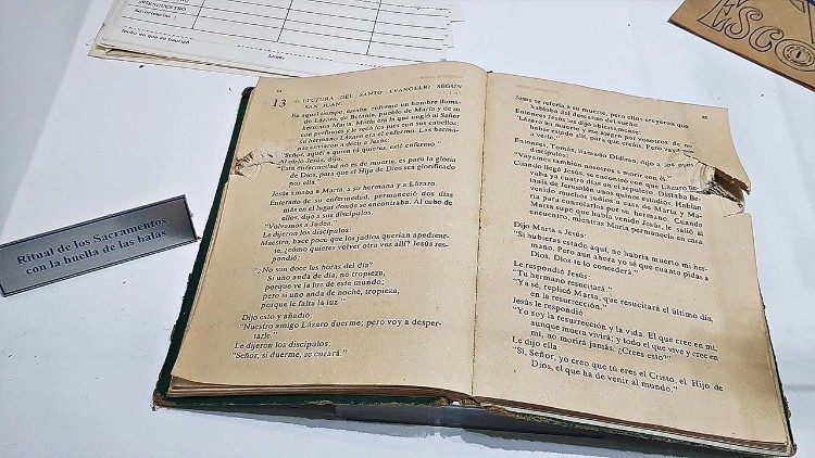 Il libro rituale che è stato forato dalle pallottole 