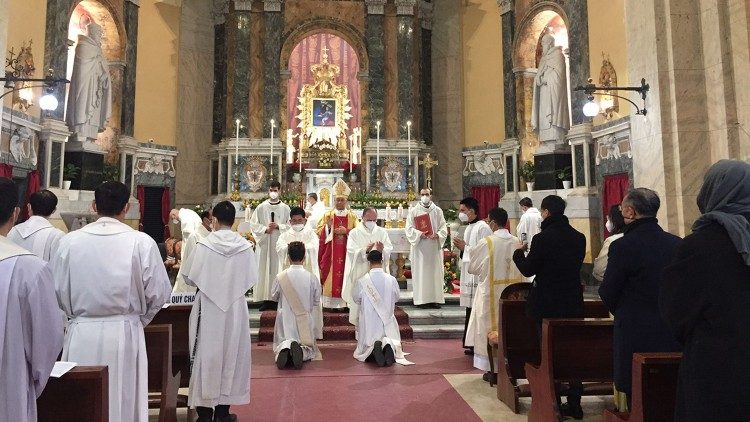 Eine Priesterweihe in Vietnam