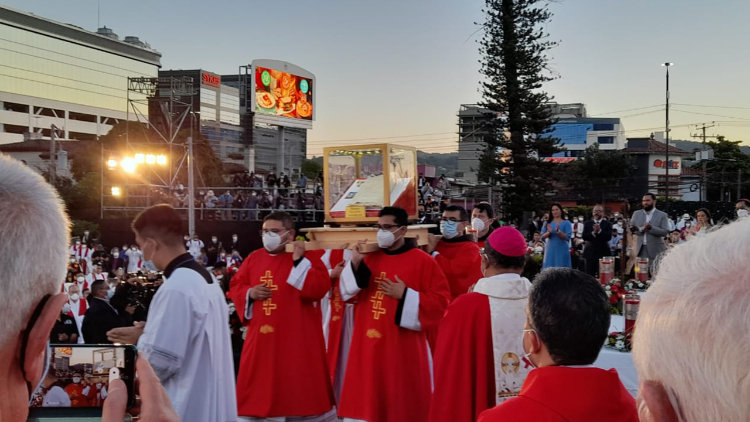Procesión con las reliquias de los mártires