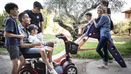  Hacia el Encuentro Mundial de las Familias: con un corazón amplio cercano a quien sufre