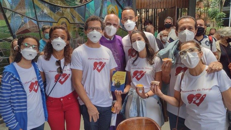 Marmita da Teresa reúne voluntários