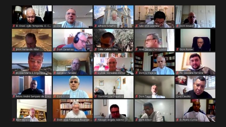 Painel com a presença dos bispos