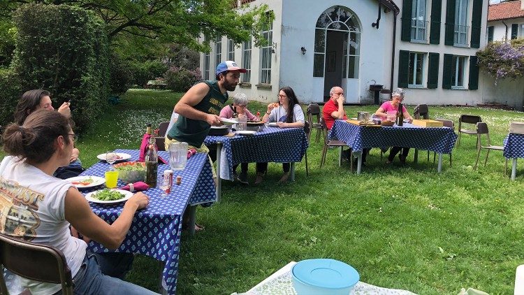 Los espacios alrededor de la Villa Restelli