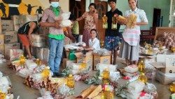 Food-aid-1--rsz.jpg
