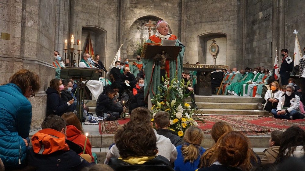 Mgr Jean-Marc Aveline, archevêque de Marseille, durant la messe de Présentation de Jésus au Temple, abbaye Saint-Victor. Crédit photo: Christophe Parel, diocèse de Marseille. 