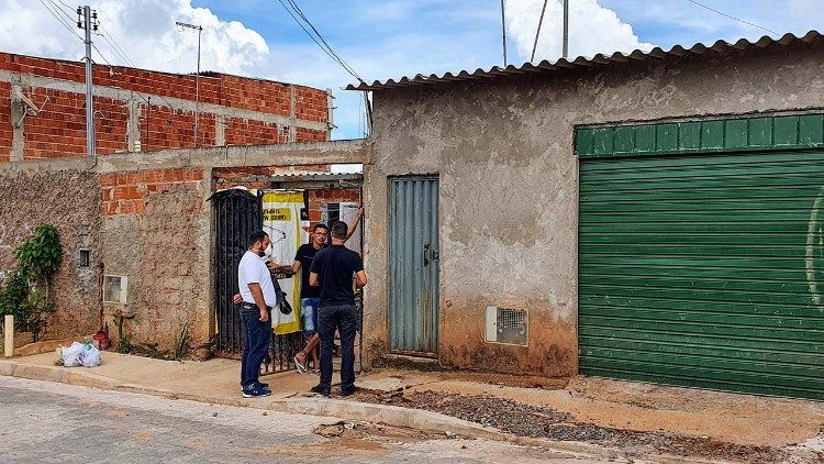 Seminaristas anunciam o Evangelho 