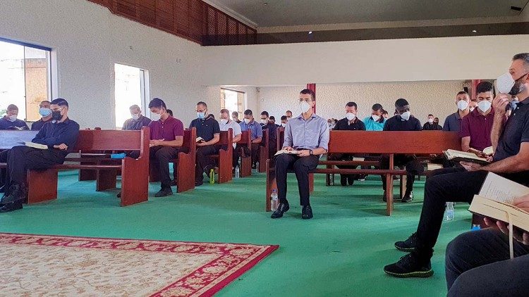 Seminaristas anunciam o Evangelho 