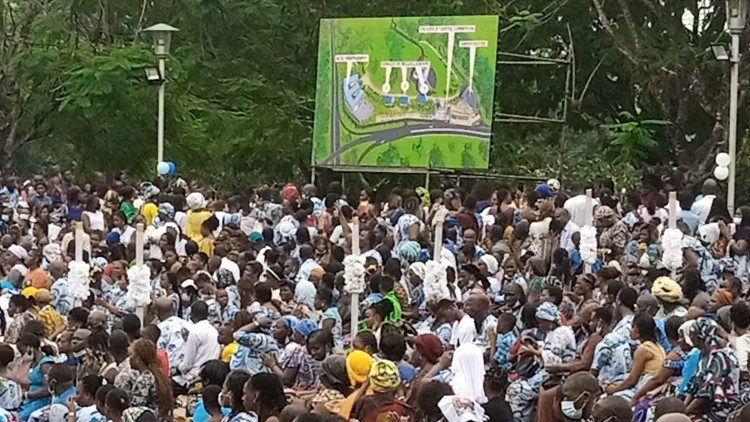 Bei einer Messfeier in einem Marienwallfahrtsort