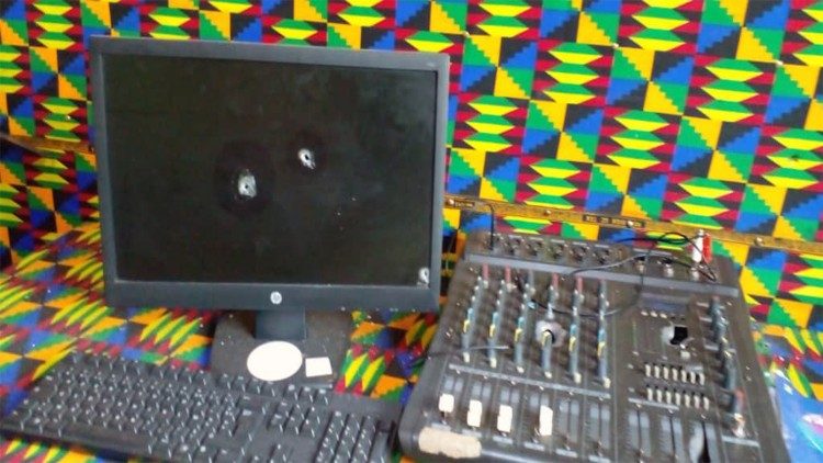 Equipamento de trabalho da Rádio Capital (Guiné-Bissau) destruído 