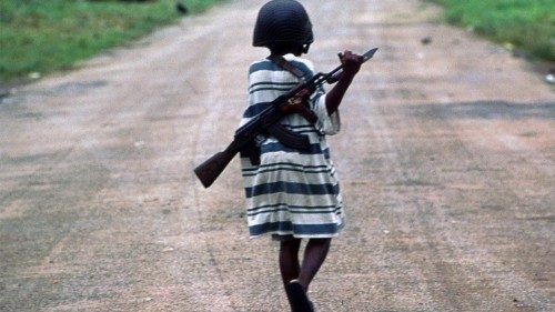 RD Congo, l’educazione che salva: il recupero dei bambini-soldato