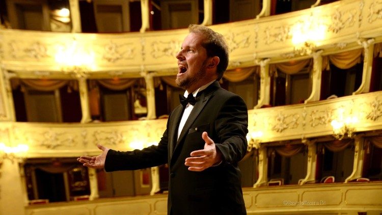 Marco med vajami v operi