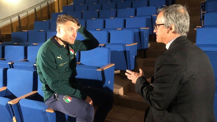 Il calciatore Ciro Immobile e Monsignor Dario Edoardo Viganò