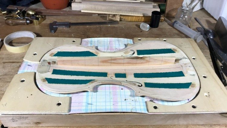Le fasi della realizzazione del violino