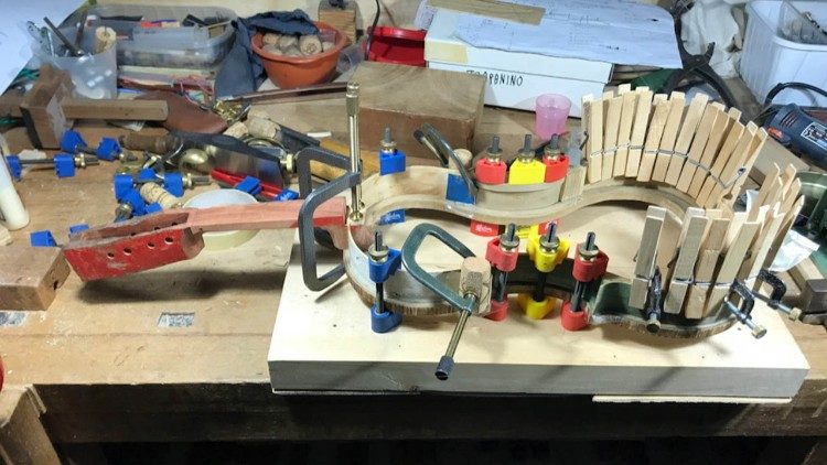 Le fasi della realizzazione del violino