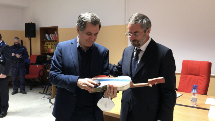 Arnoldo Mosca Mondadori (a sinistra), con il direttore del carcere di Opera, Silvio Di Gregorio