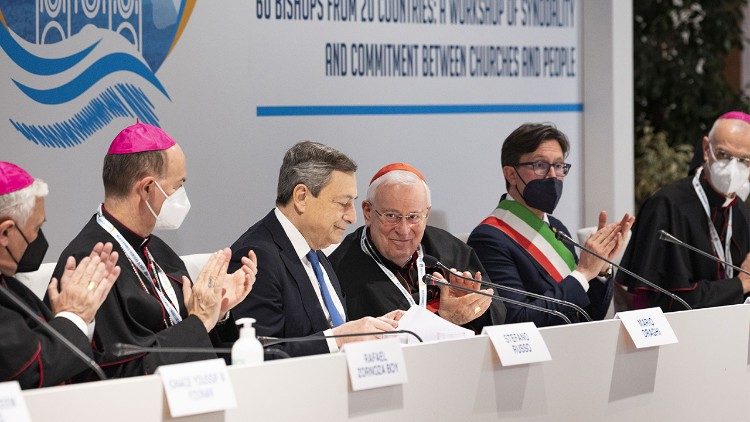 Bassetti e Draghi aprono l'incontro di Firenze (© Siciliani / Gennari CEI)