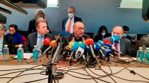 Spanien: Bischöfe bitten Missbrauchsopfer um Verzeihung - Debatte hält an