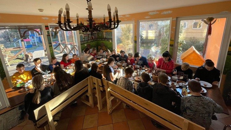 Ukraina: ewakuacja dzieci ze strefy przyfrontowej