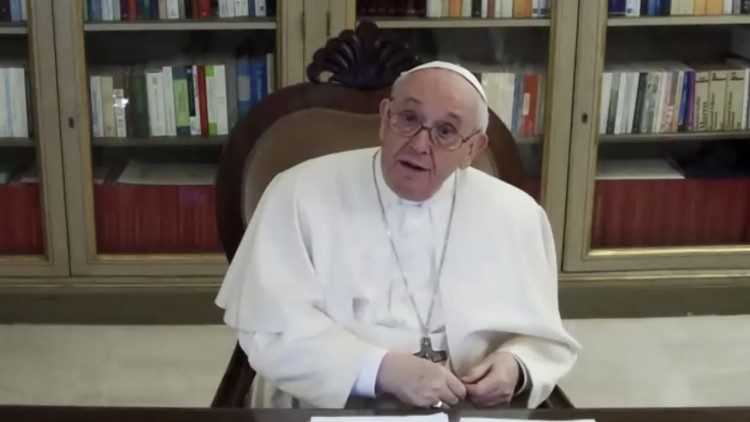 Francesco durante il colloquio con gli studenti di tutta l'America