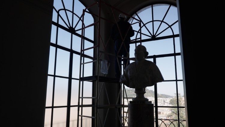 Cleaning the Vatican Museums