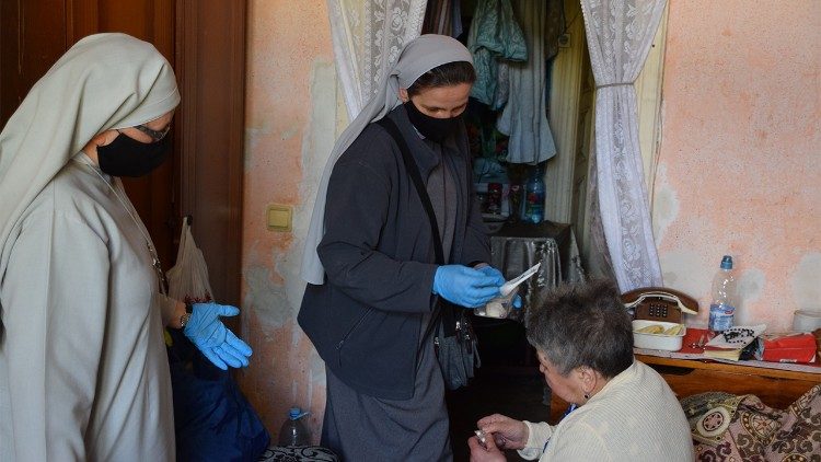 Siostry albertynki wśród potrzebujących 