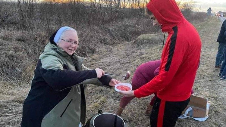 Ukraina: dominikańska zupa za jeden uśmiech