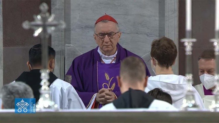 Parolin bei der Messe am Aschermittwoch, der auf Wunsch von Papst Franziskus als Gebets- und Fasttag für die Ukraine begangen wurde