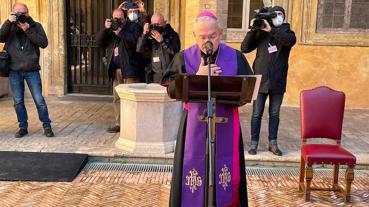 La preghiera del sostituto per la Segreteria di Stato vaticana, Edgar Peña Parra