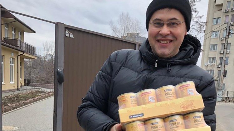 Fr. Pavlo Vyshkovskyi with a load of supplies for distribution