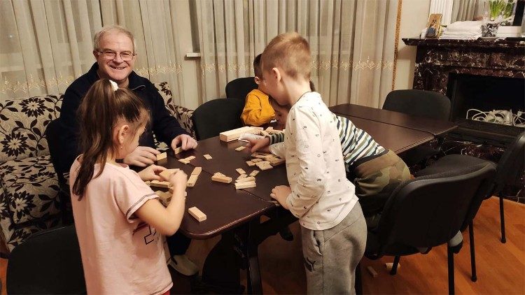 Beim Spielen den Krieg für einen Moment vergessen: Kinder im diözesanen Aufnahmezentrum in Chisinau